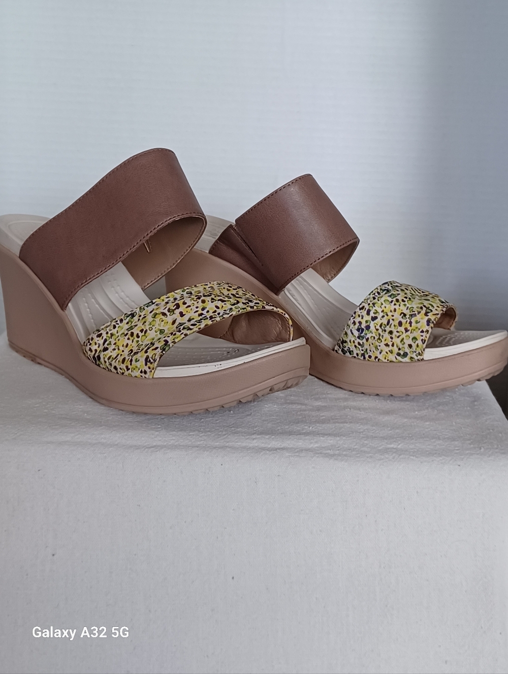 Crocs Leigh II 2-strap Floral Wedge Sandal Womens size 11 Bronze Strap